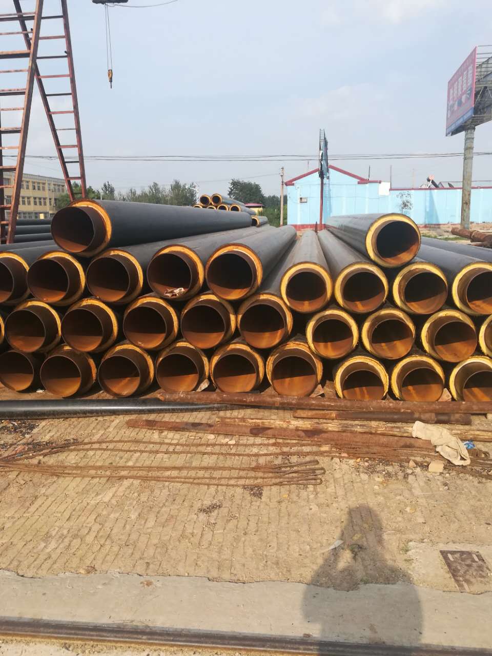 預(yù)制直埋熱水保溫管 聚氨酯硬質(zhì)泡沫塑料現(xiàn)在多少錢(qián)