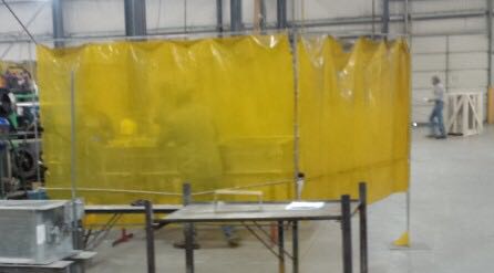 專賣電焊光隔離屏風(fēng) 柔性鋁合金防護(hù)圍欄 機器人專用焊接圍欄供應(yīng)價格